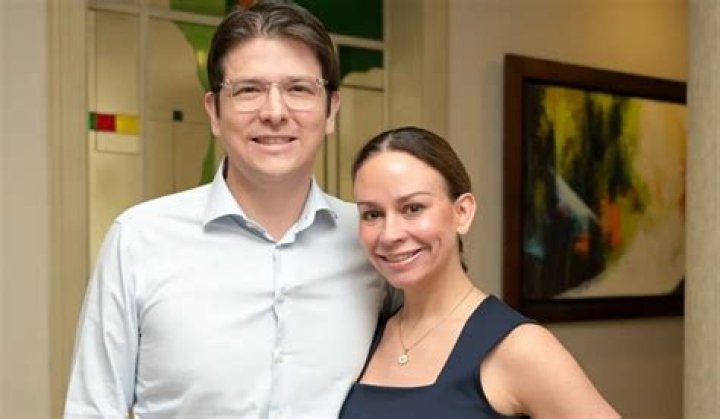 Javier Solís biografía, edad, altura, esposo, net worth, familia