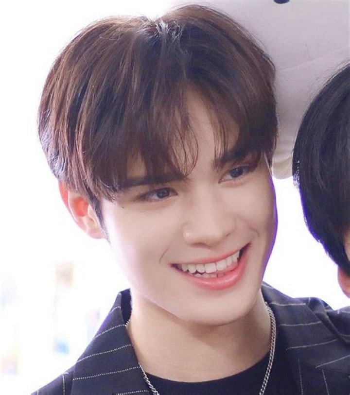 Jay Chang (Pop Singer) - Age, Birthday, Bio, Facts, Family, Net Worth, Height & More