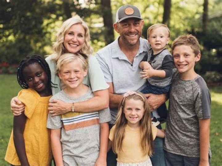 Jenny Lawson Biography, Age, Height, Husband, Net Worth, Family