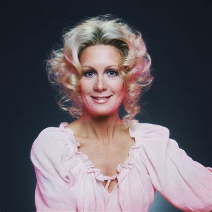 Joan Van Ark (TV Actress) - Age, Birthday, Bio, Facts, Family, Net Worth, Height & More