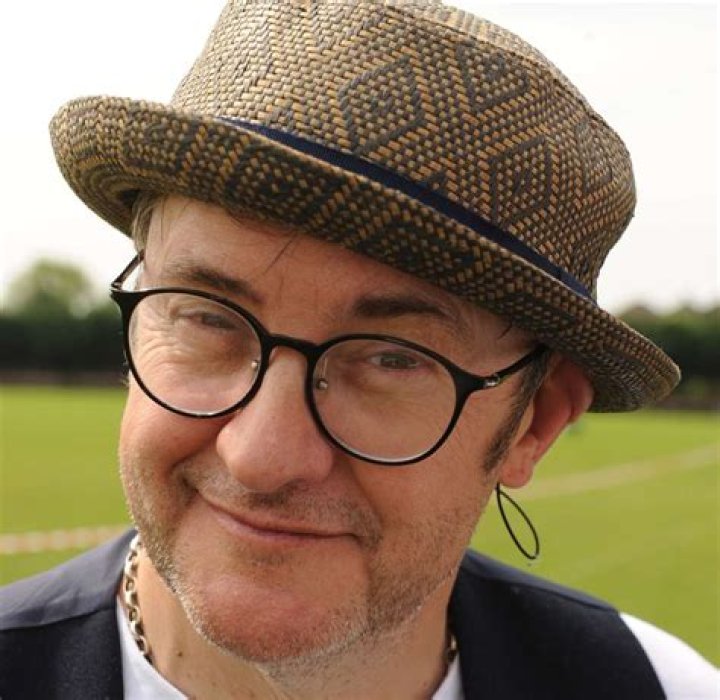 Joe Pasquale (Comedian) - Age, Birthday, Bio, Facts, Family, Net Worth, Height & More