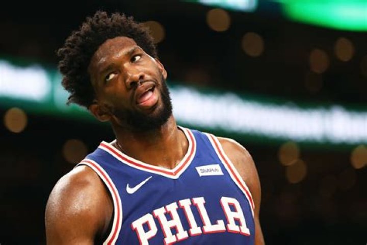 Joel Embiid Dating Sports Illustrated Swimsuit Model Anne de Paula