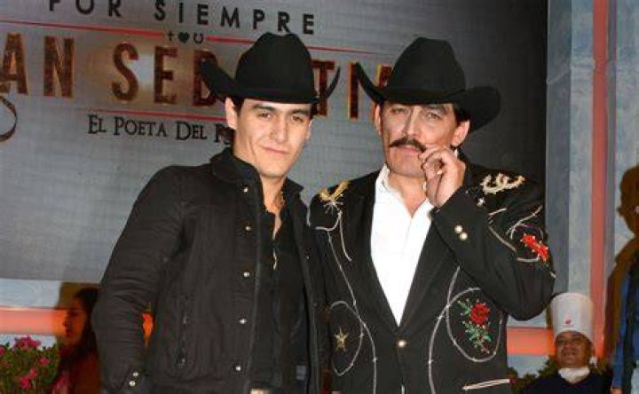 José Manuel Figueroa (Cantante de Música Mundial) - Edad, cumpleaños, biografía, hechos, familia, patrimonio neto, altura y más