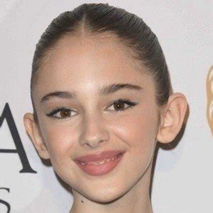 Julia Butters (TV Actress) - Age, Birthday, Bio, Facts, Family, Net Worth, Height & More