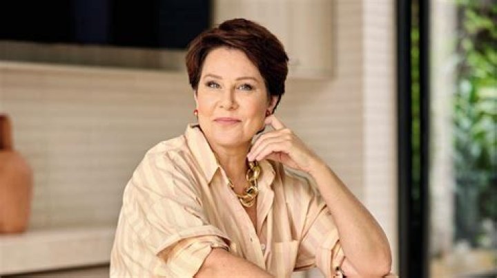 Julia Morris (Comedian) - Age, Birthday, Bio, Facts, Family, Net Worth, Height & More