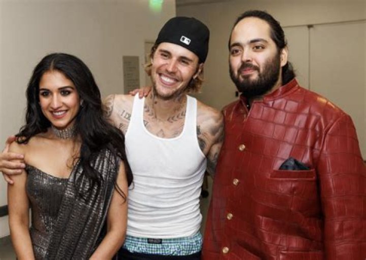 Justin Bieber Invites Six Girls Back to His Hotel Room After European Concert!