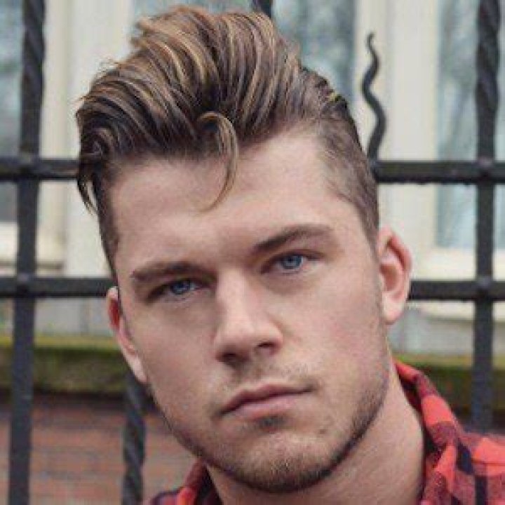Kaz van der Waard (Fitness Instructor) - Age, Birthday, Bio, Facts, Family, Net Worth, Height & More