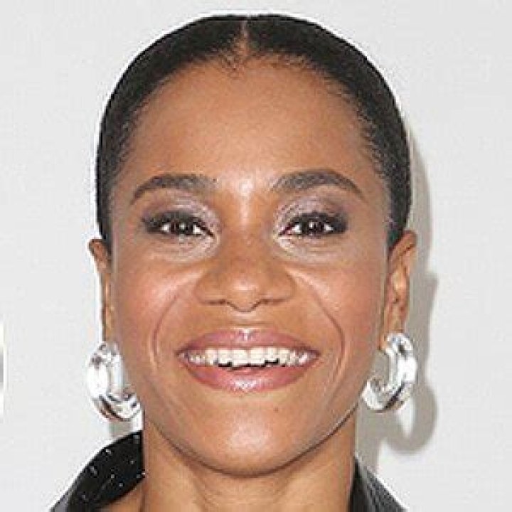 Kelly McCreary (TV Actress) - Age, Birthday, Bio, Facts, Family, Net Worth, Height & More