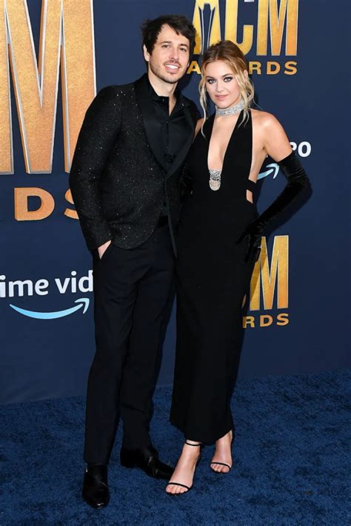 Kelsea Ballerini Opens Up About Her ‘Complex’ Divorce From Morgan Evans: ‘It Was Gnarly’