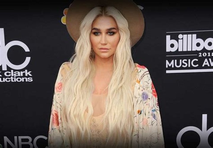 Kesha (Pop Singer) - Age, Birthday, Bio, Facts, Family, Net Worth, Height & More