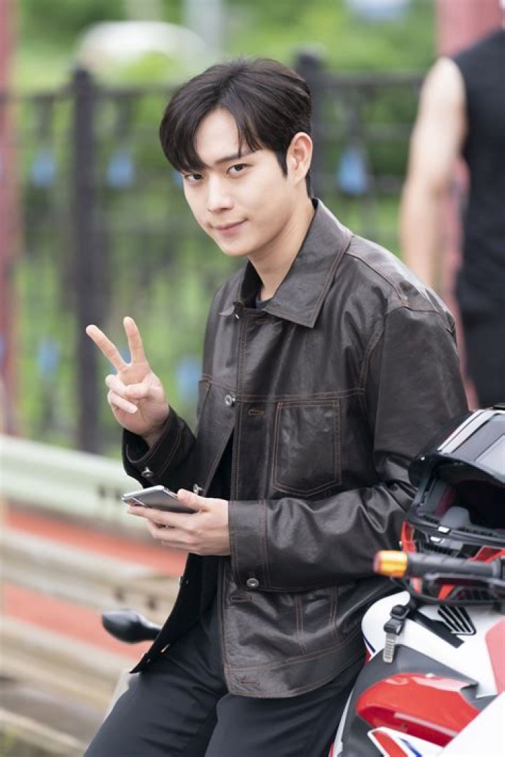 Kim Young-Dae's Military Service: What You Need to Know