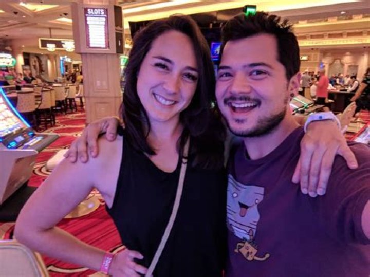 Kyle Hansen Biography | Age, Wiki, Net worth, Bio, Height, Wife, Married|