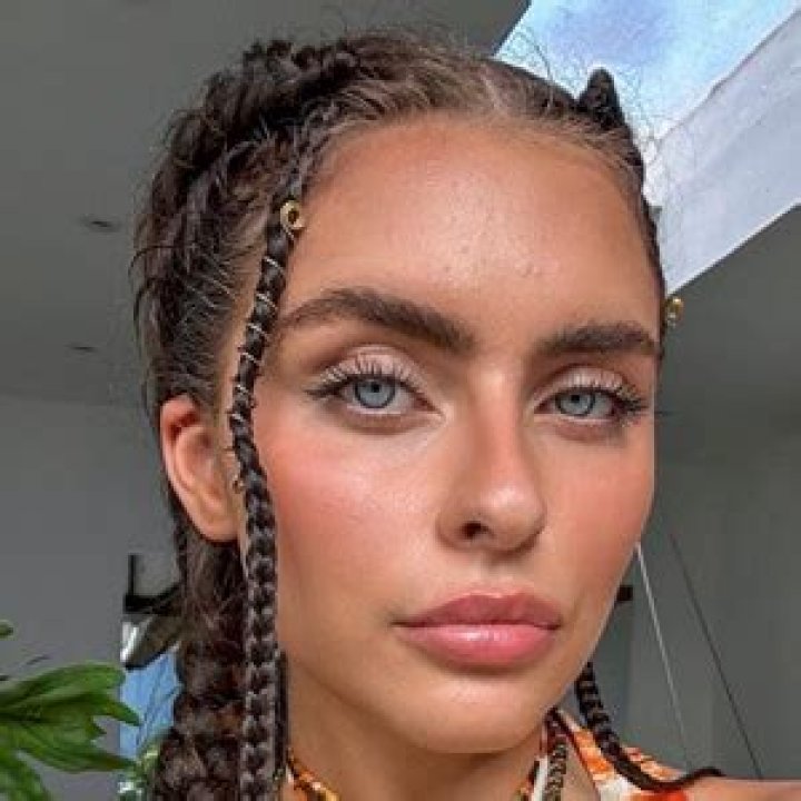 Lauren Hamden (TikTok Star) - Age, Birthday, Bio, Facts, Family, Net Worth, Height & More
