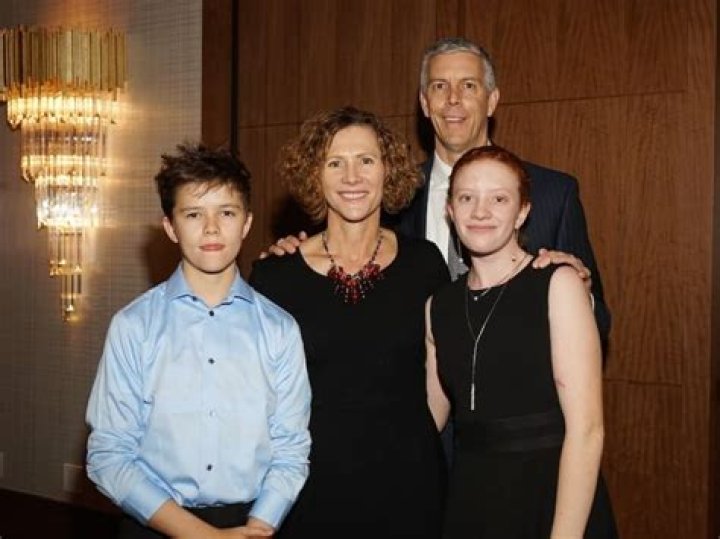 Lawrence Wasden Biography, Age, Height, Wife, Net Worth, Family