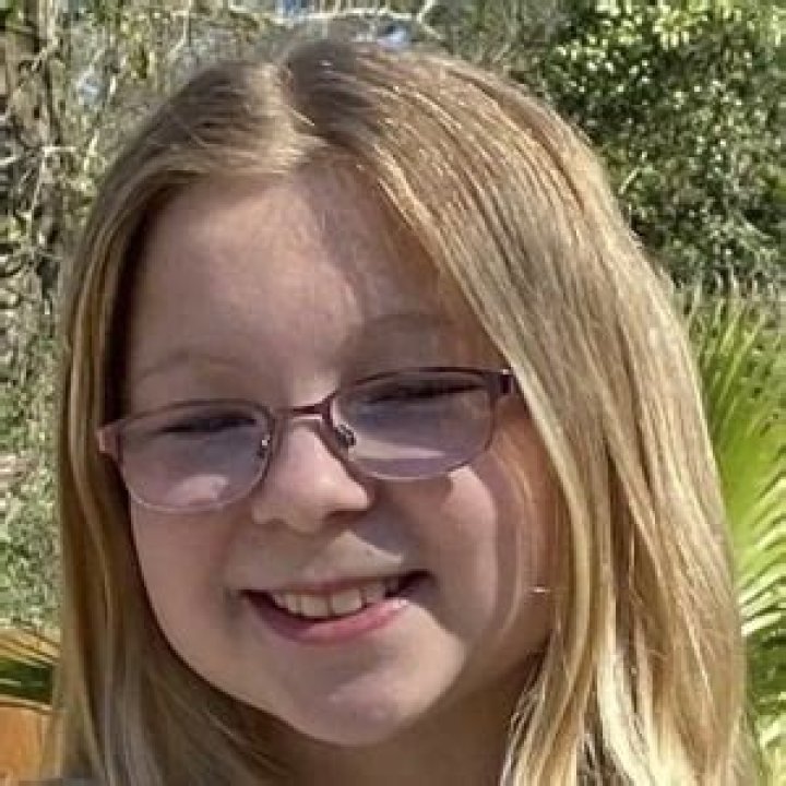 Leah from Magic Box (YouTube Star) - Age, Birthday, Bio, Facts, Family, Net Worth, Height & More