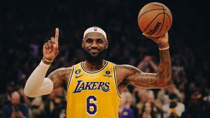 LeBron James (Jugador de Baloncesto) - Edad, cumpleaños, biografía, hechos, familia, patrimonio neto, altura y más