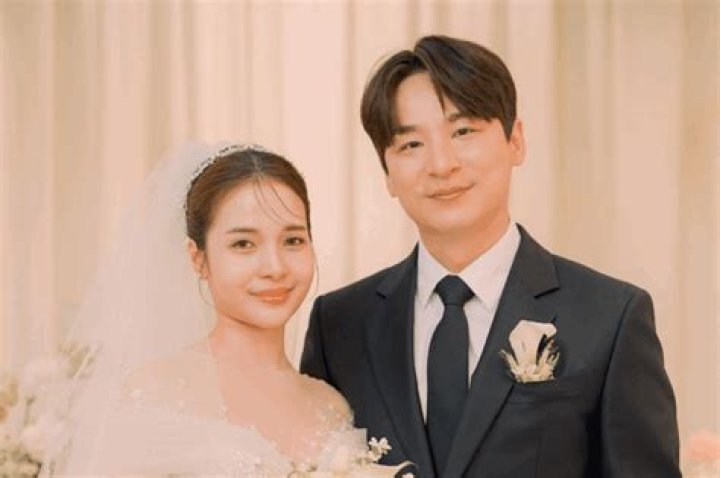 Lee Kyou-hyuk Biography, Age, Height, Wife, Net Worth, Family