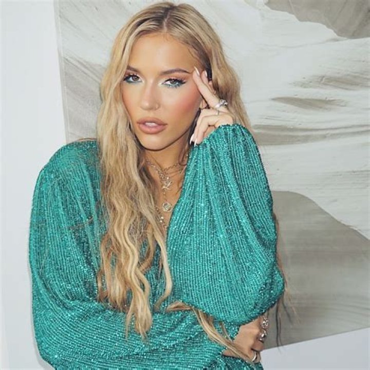 Lennon Stella Age - Bio, Wiki, Height, Net Worth, Relationship (2023)