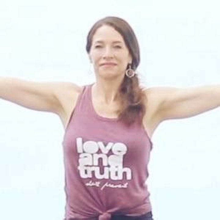 Lesley Fightmaster (YouTube Star) - Age, Birthday, Bio, Facts, Family, Net Worth, Height & More