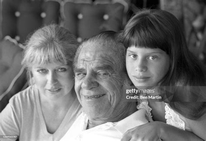 Lionel Stander (Movie Actor) - Age, Birthday, Bio, Facts, Family, Net Worth, Height & More