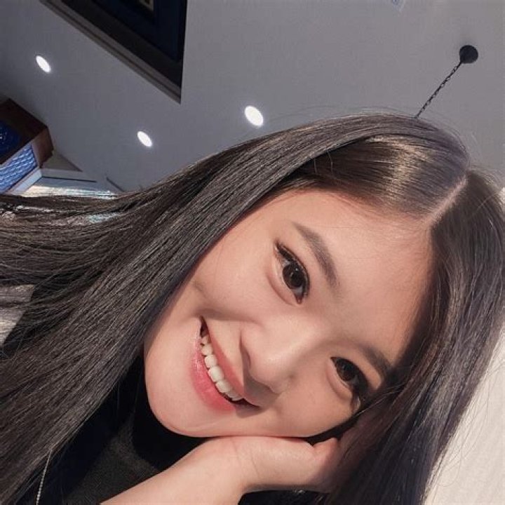 Lisa Nguyen (TikTok Star) - Age, Birthday, Bio, Facts, Family, Net Worth, Height & More