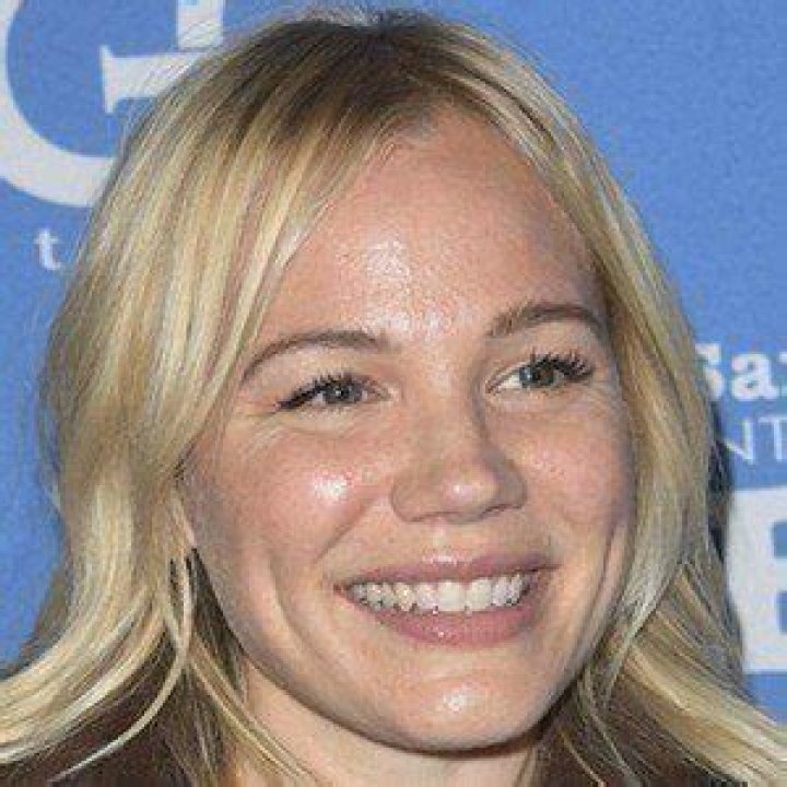 Lisa Schwartz (YouTube Star) - Age, Birthday, Bio, Facts, Family, Net Worth, Height & More