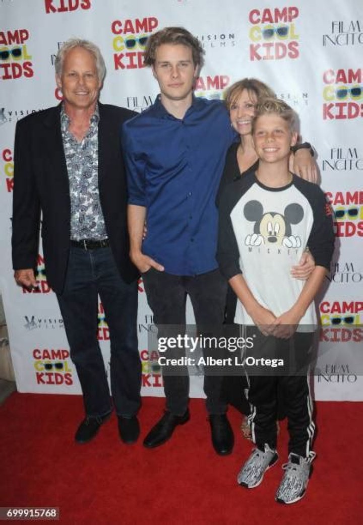 Logan Shroyer (TV Actor) - Age, Birthday, Bio, Facts, Family, Net Worth, Height & More