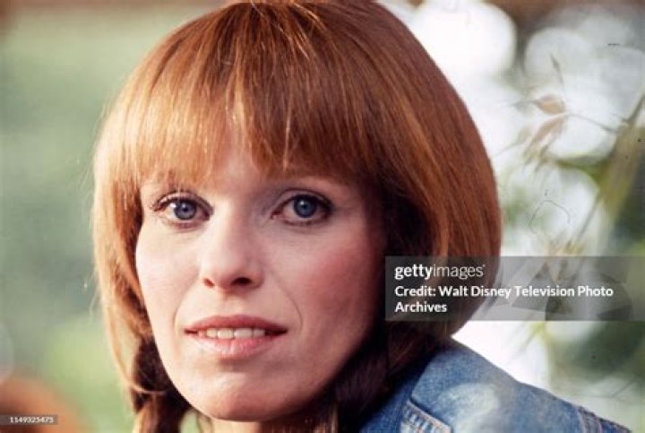 Louise Lasser (TV Actress) - Age, Birthday, Bio, Facts, Family, Net Worth, Height & More