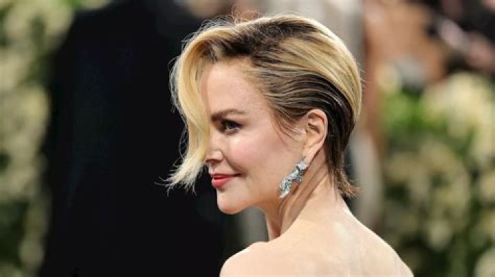 LOVE ITKate Upton Debuts Short Hair — See Her Trendy New Look!