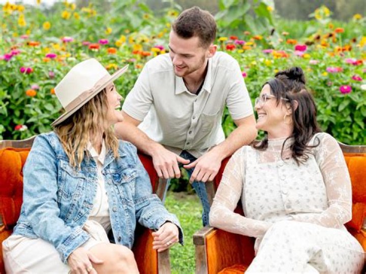 Lyndsay Lamb and Leslie Davis, Ask for Apology From Jonathan Knight