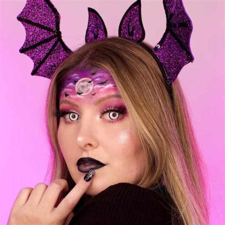 Mae Flowers (YouTube Star) - Age, Birthday, Bio, Facts, Family, Net Worth, Height & More