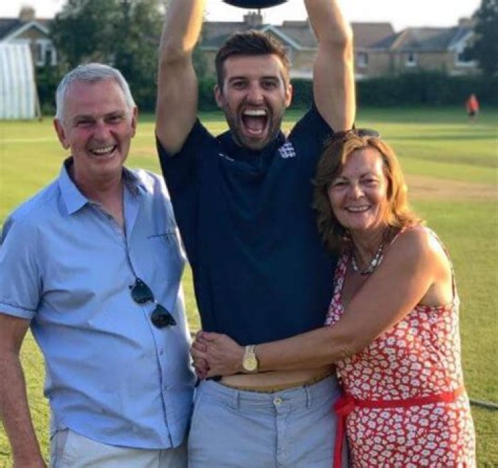 Mark Wood Biography, Age, Height, Wife, Net Worth, Family