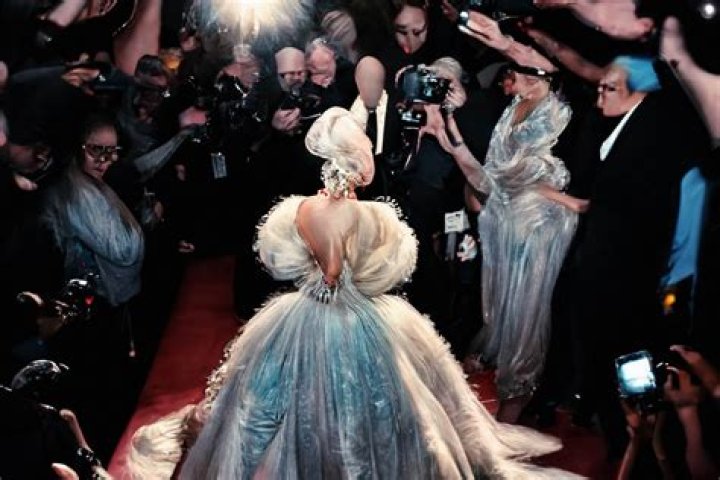 Martin Henderson – Celebsgraphy