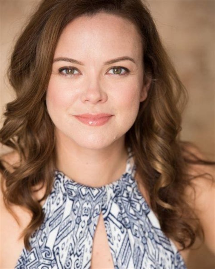 Mary Kate Schellhardt – Celebsgraphy