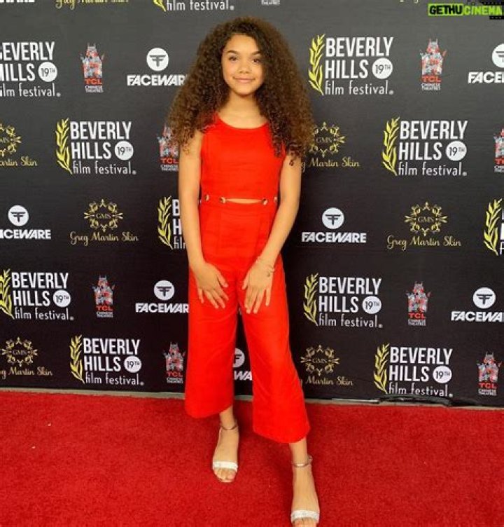 McKenna Roberts (TV Actress) - Age, Birthday, Bio, Facts, Family, Net Worth, Height & More