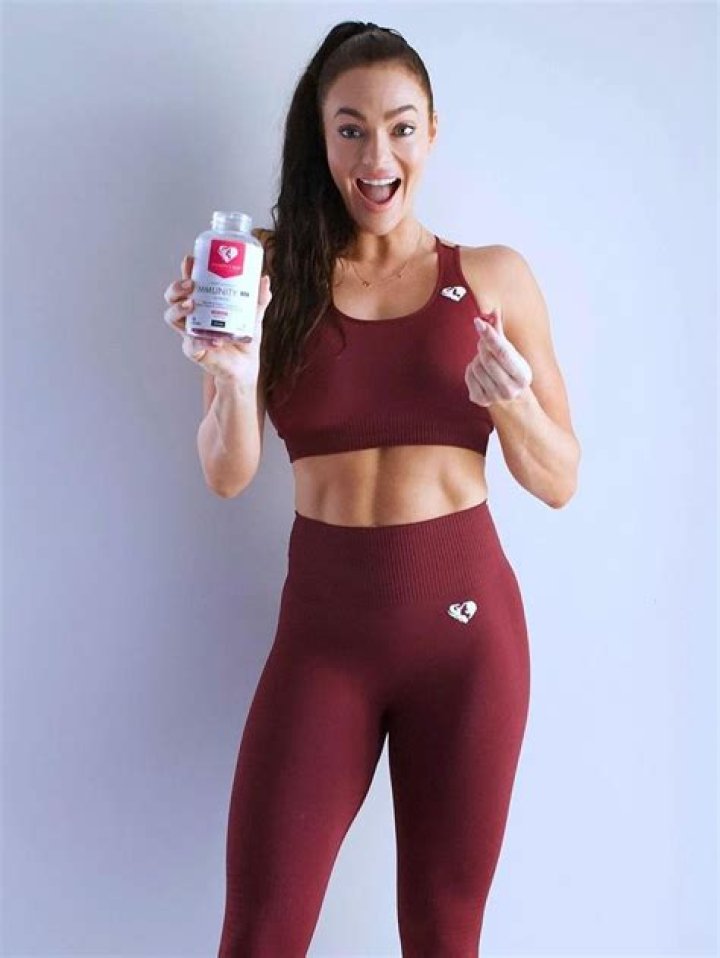 Meet Scarlet Hayden – The Instagram Fitness Guru Whose Butt is Getting Major Attention