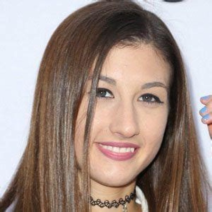 Meg DeAngelis (YouTube Star) - Age, Birthday, Bio, Facts, Family, Net Worth, Height & More