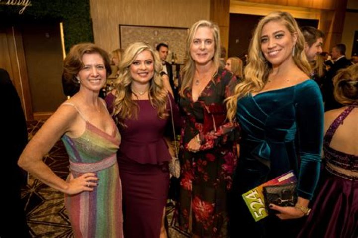 Meredith Marakovits Biography, Age, Height, Husband, Net Worth, Family