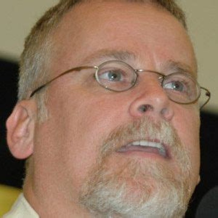 Michael Connelly (Novelist) - Age, Birthday, Bio, Facts, Family, Net Worth, Height & More