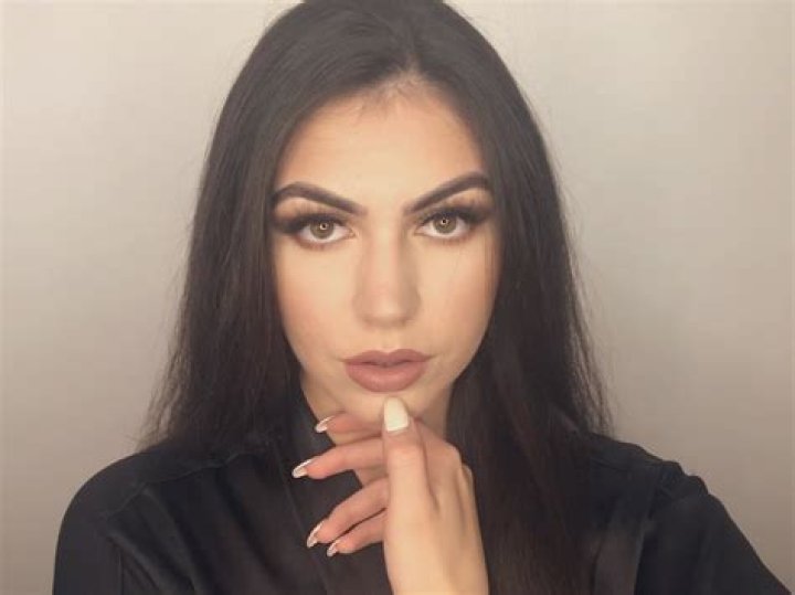 Mikaela Pascal: The Rising Star of Social Media and Influencer Culture