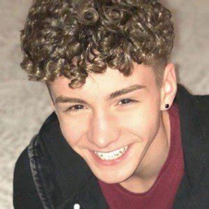 Mikey Tua (Instagram Star) - Age, Birthday, Bio, Facts, Family, Net Worth, Height & More