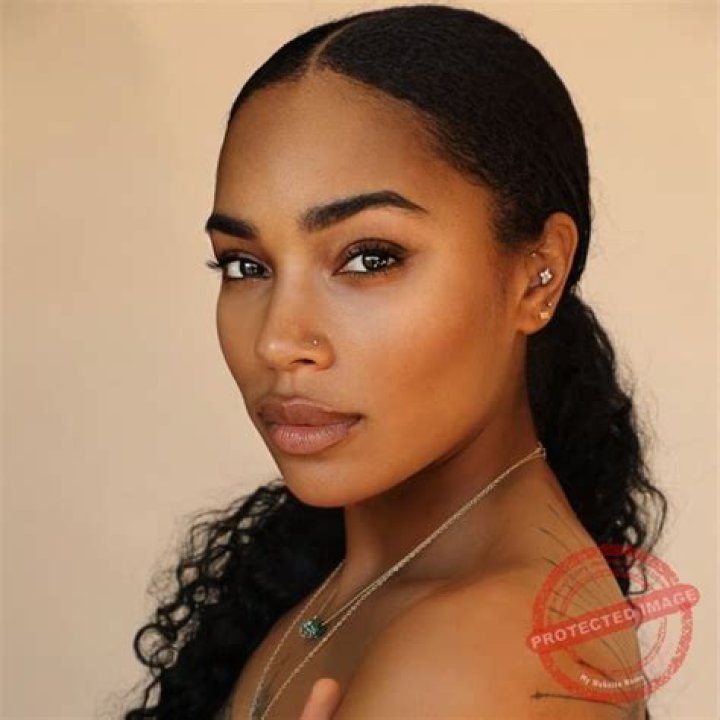 Muna Biography, Age, Height, Husband, Net Worth, Family