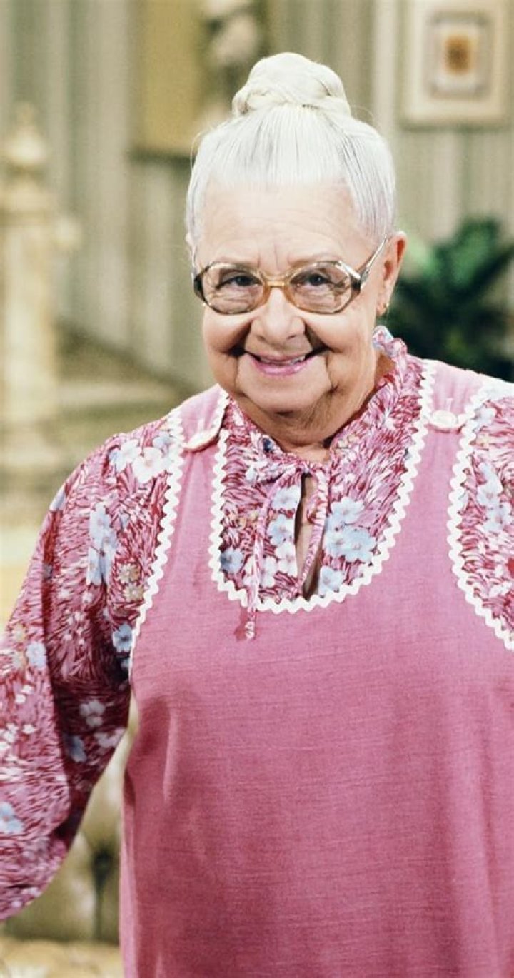 Nedra Volz (TV Actress) - Age, Birthday, Bio, Facts, Family, Net Worth, Height & More