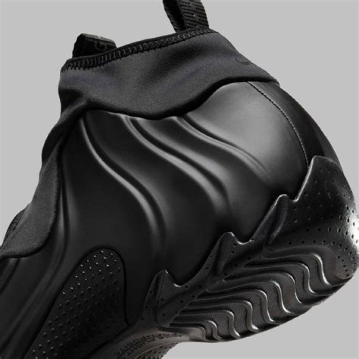 Nike Air Flightposite One “Black” Coming Soon: New Images Revealed