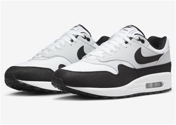 Nike Air Max 1 "White/Black" Official Photos Revealed
