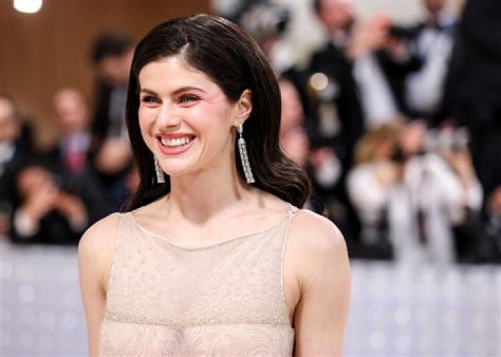 NSFW! ‘White Lotus’ Star Alexandra Daddario Leaves Little to the Imagination With Sultry Selfie: Photo