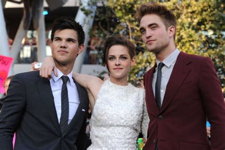 OMG‘Twilight’ Stars Kristen Stewart and Taylor Lautner Reunite for His Birthday