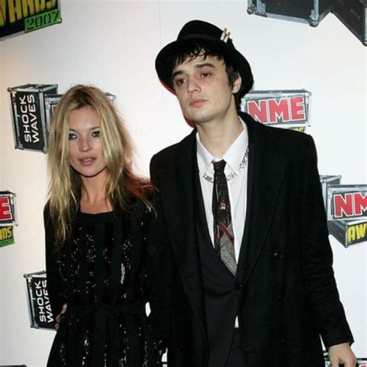 Pete Doherty (Rocksänger) - Alter, Geburtstag, Bio, Fakten, Familie, Vermögen, Größe & mehr