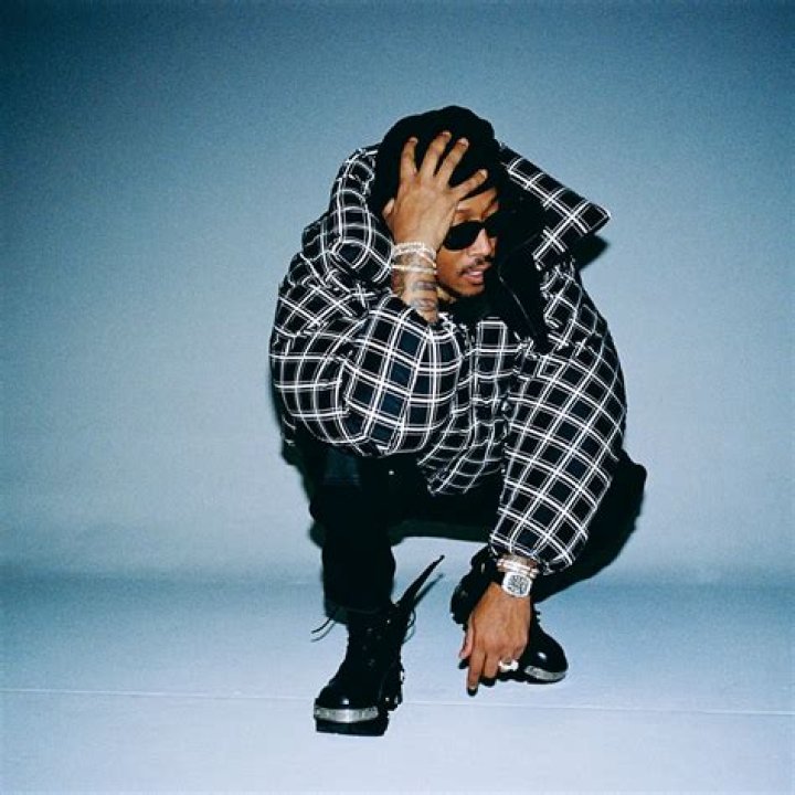 Polo G Celebrates "Hall Of Fame" Deluxe Sales, Teases Album Produced By Southside