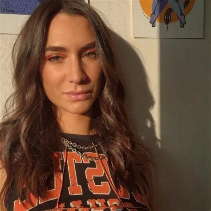 ¿Quién es la hija de SIA? – Celebrity.fm